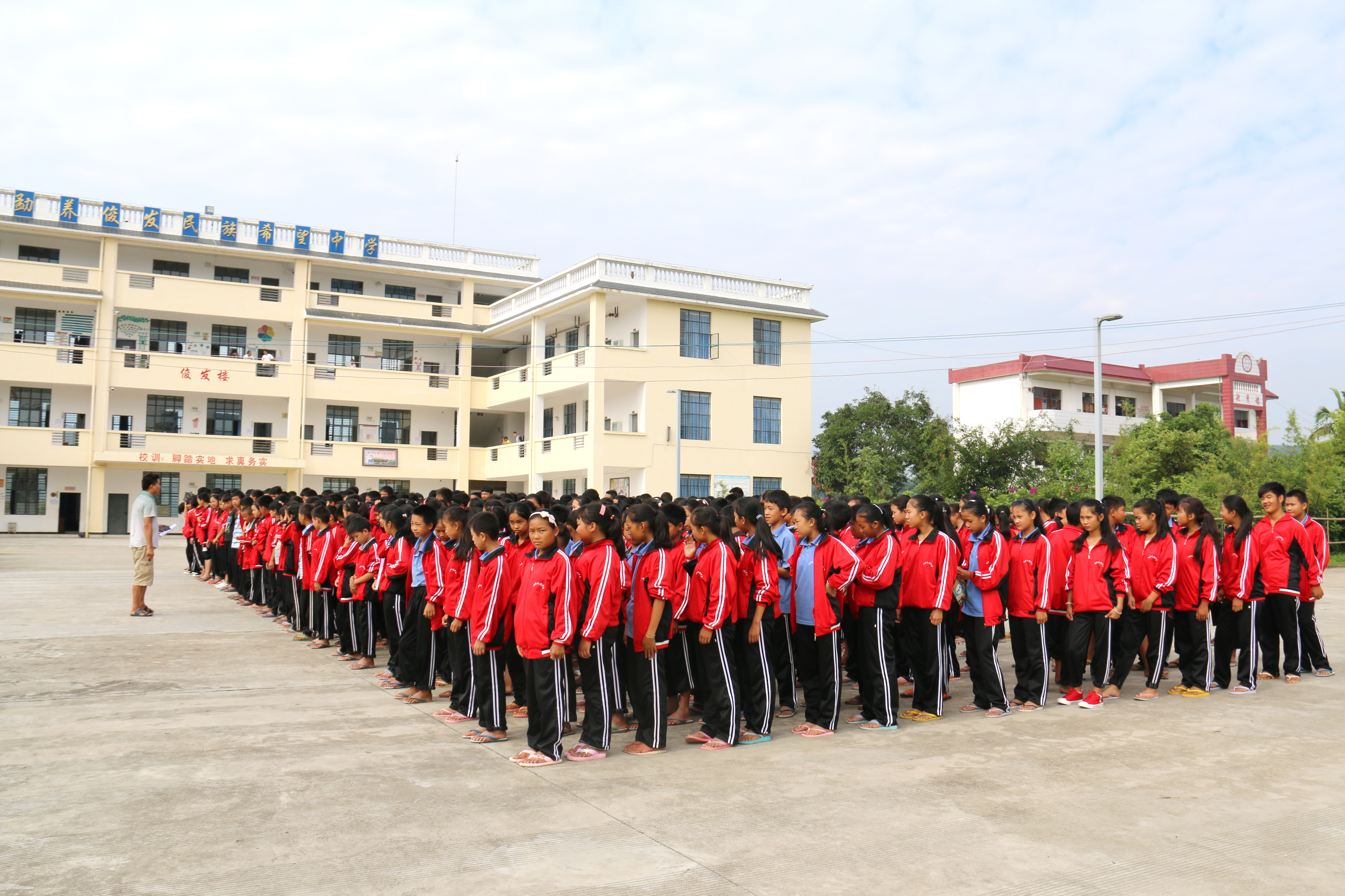  施工速遞| 熱烈祝賀南縣立達(dá)中學(xué)實(shí)驗(yàn)室竣工圓滿完成